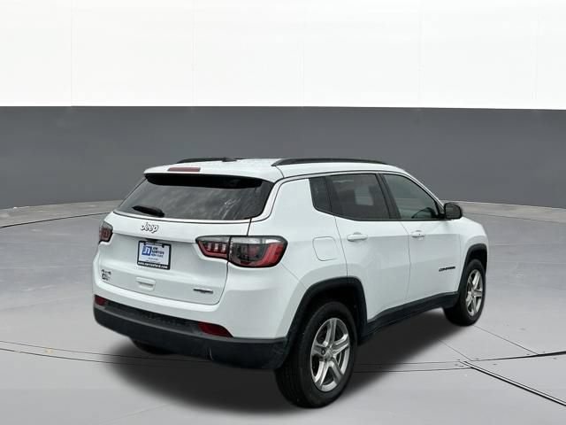 Used 2024 Jeep Compass Latitude AWD/4WD image 3