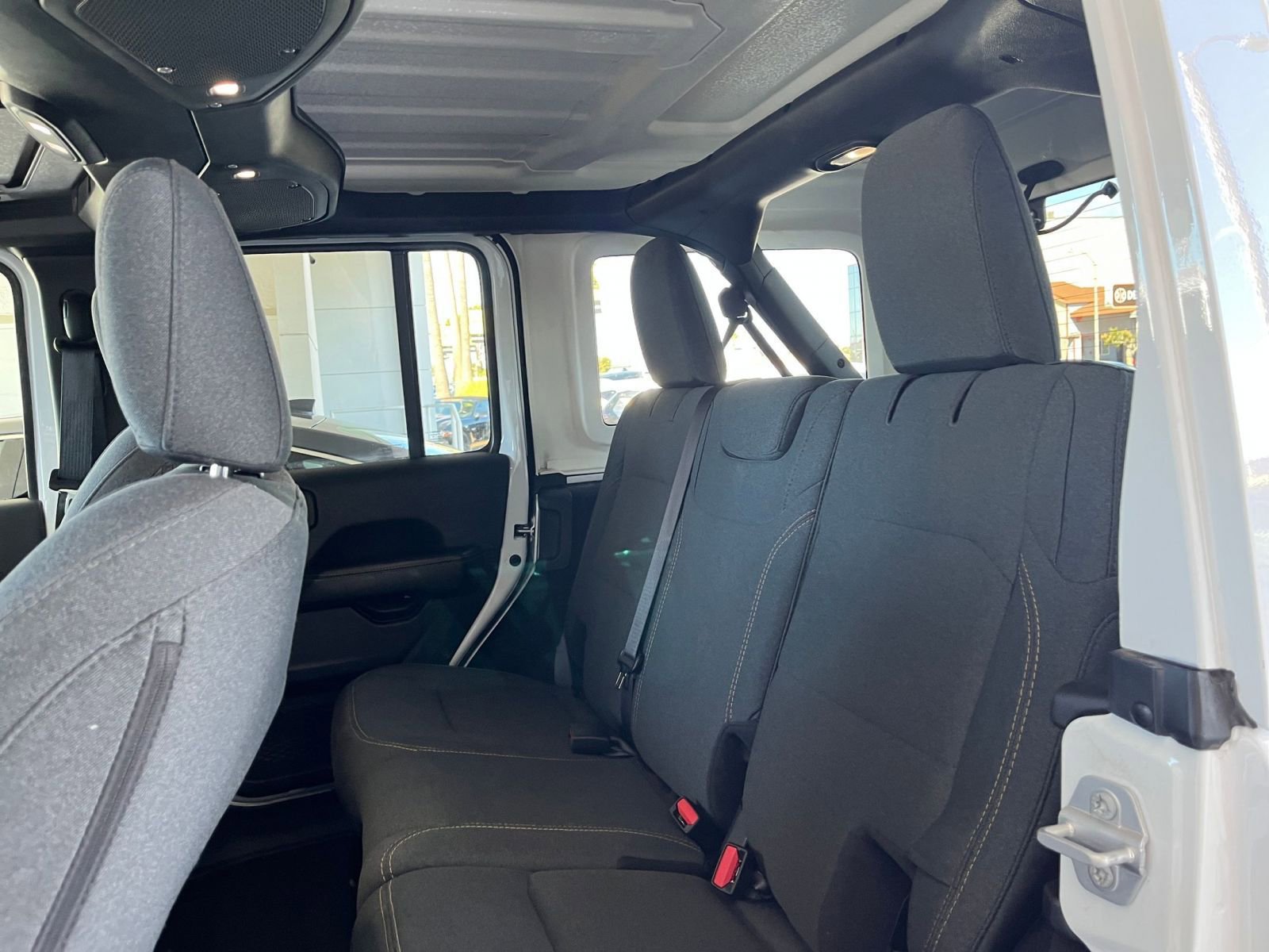 Used 2025 Jeep Wrangler Sahara image 25