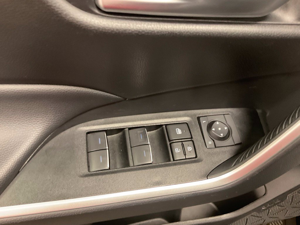 Used 2025 Toyota RAV4 XLE AWD/4WD image 10