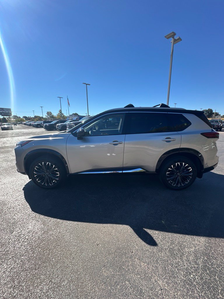 Used 2026 Nissan Rogue Platinum w/ Platinum Premium Package AWD/4WD image 3
