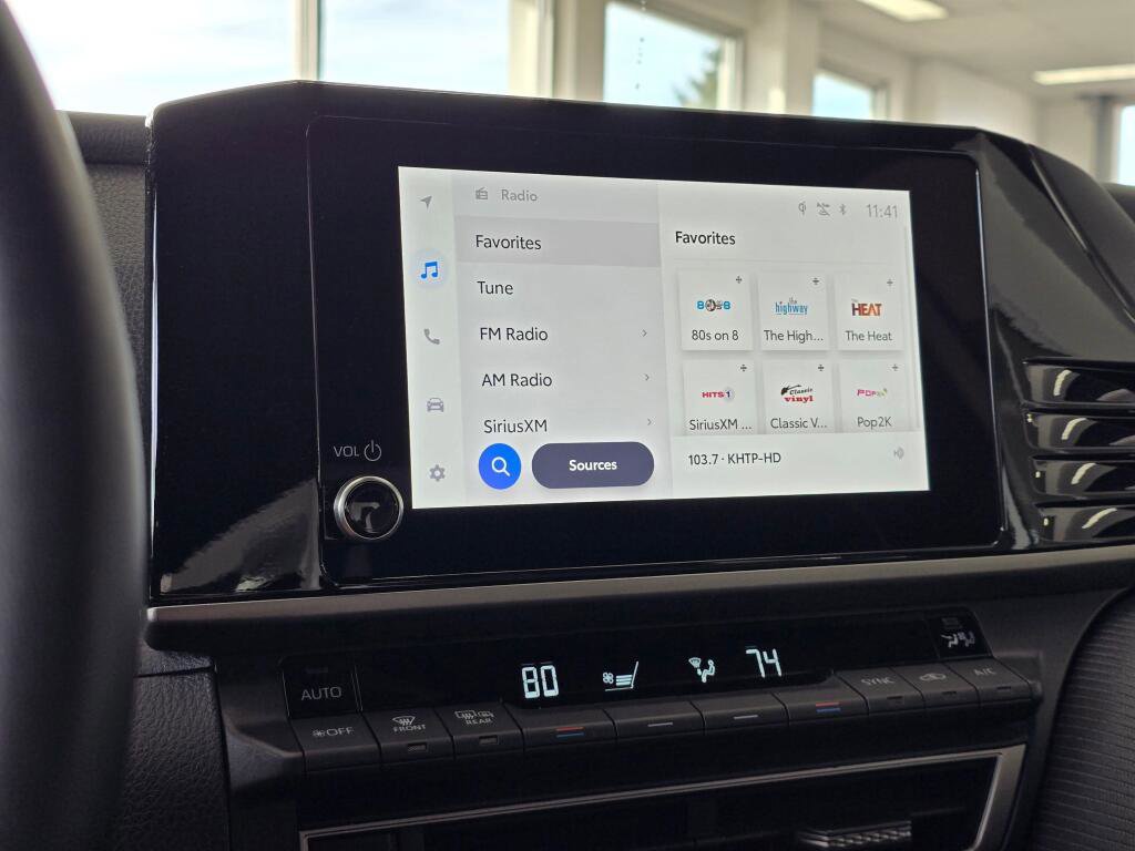 Used 2025 Toyota Camry SE image 77