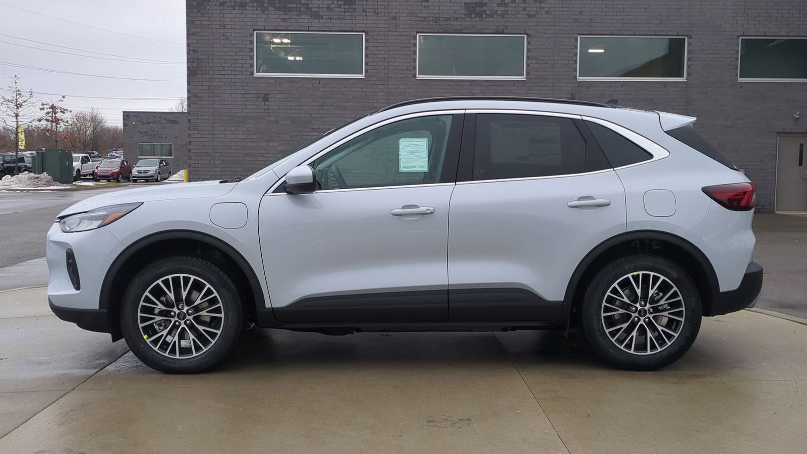 New 2026 Ford Escape SE w/ Class II Trailer Tow Package image 3