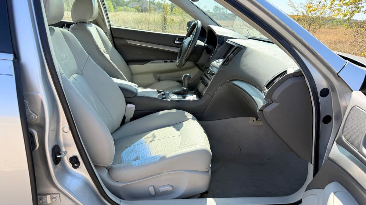 Used 2011 INFINITI G25 Journey w/ Moonroof Pkg RWD image 17