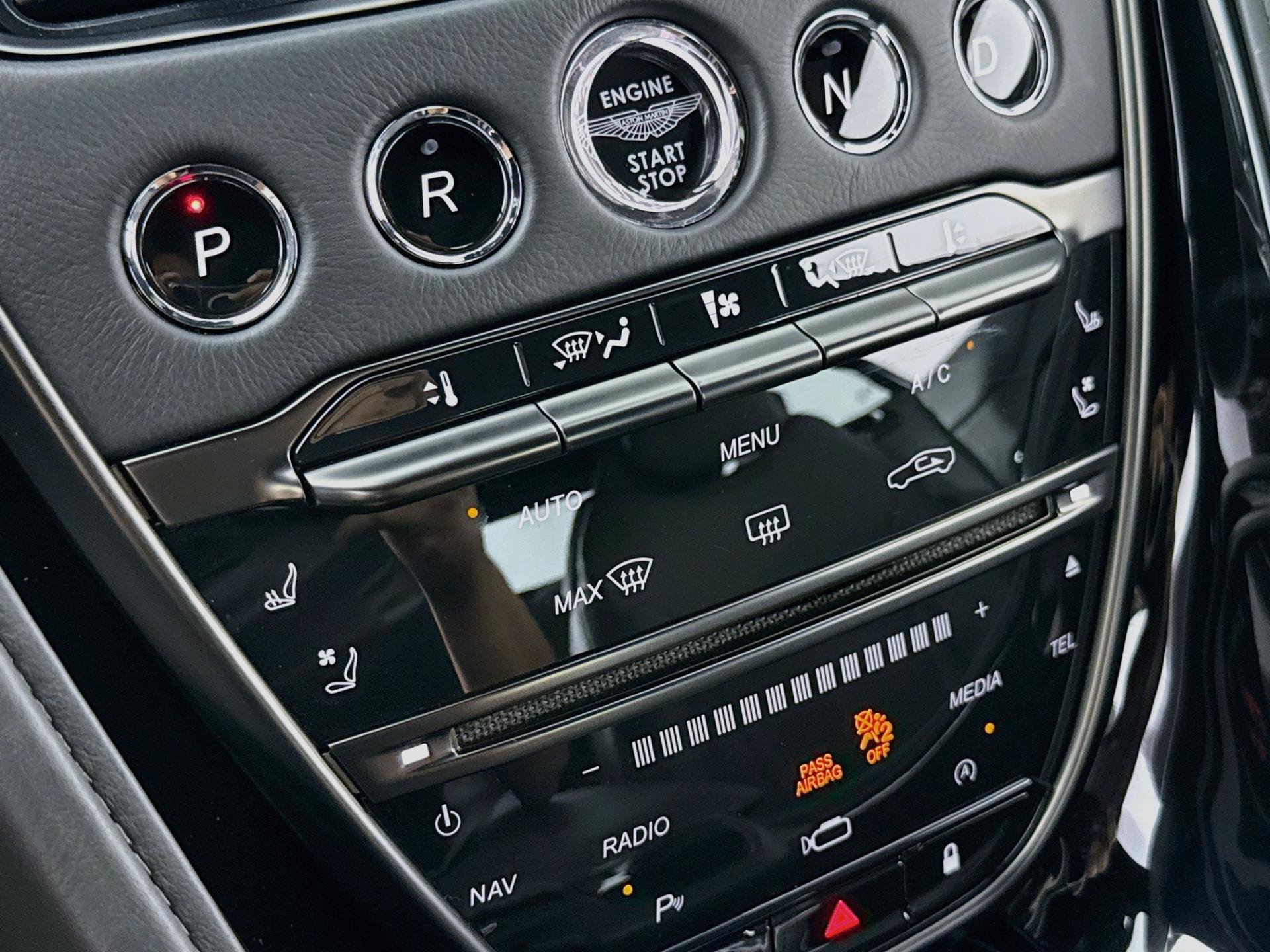 Used 2020 Aston Martin DB11 Coupe RWD image 17