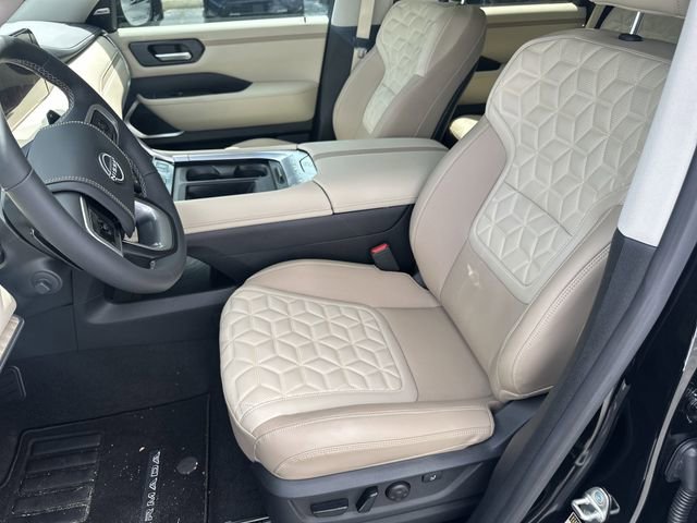 New 2025 Nissan Armada Platinum Reserve image 18