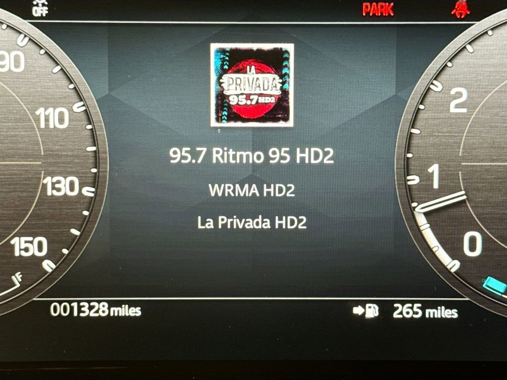 Used 2025 Land Rover Defender 110 S image 11