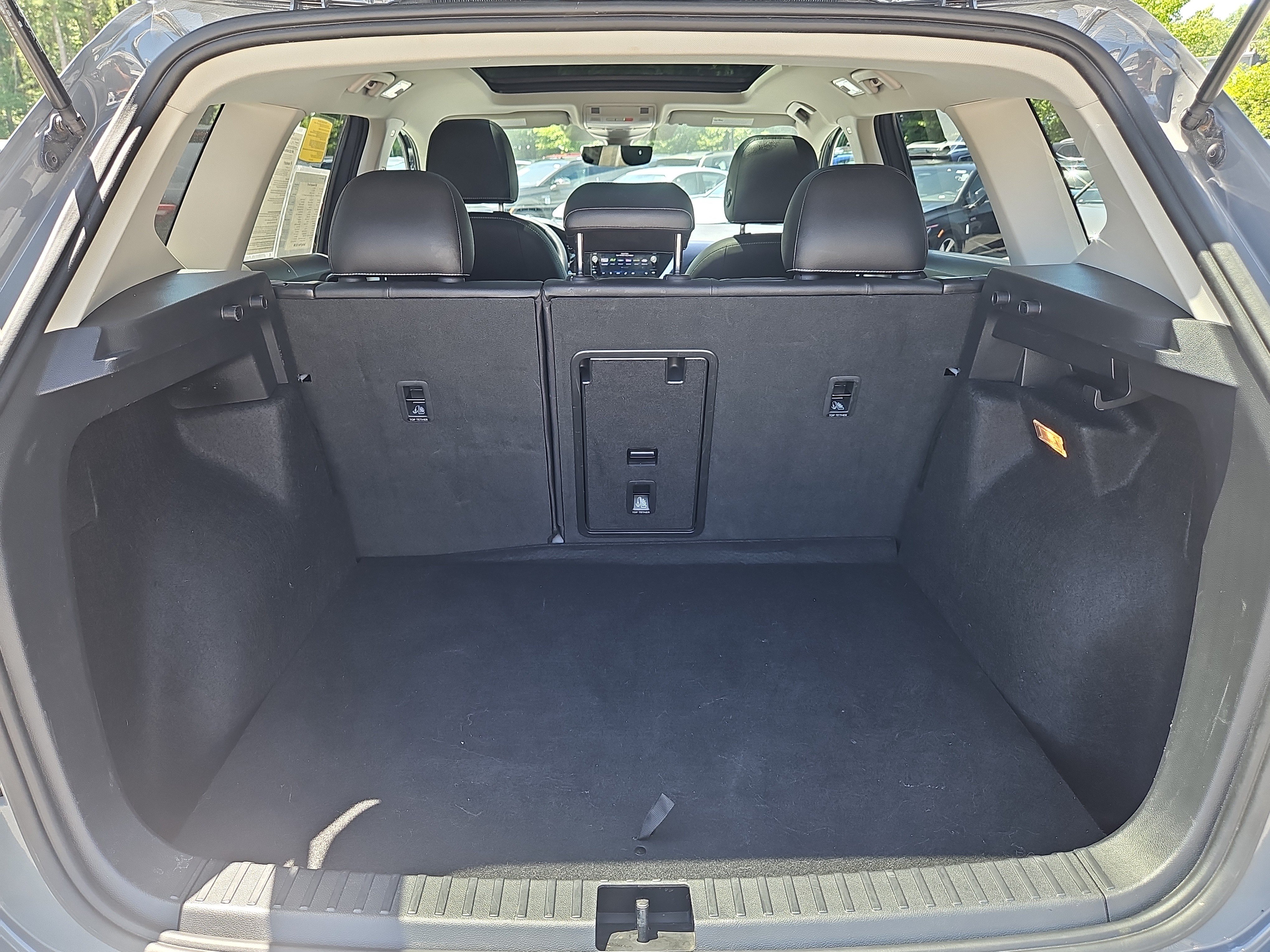 Certified 2023 Volkswagen Taos SE w/ Panoramic Sunroof Package AWD/4WD image 31