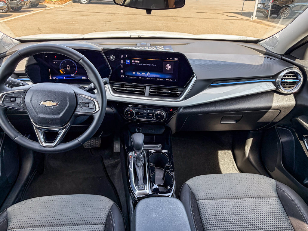 Used 2026 Chevrolet Trax LT w/ LT Convenience Package FWD image 15