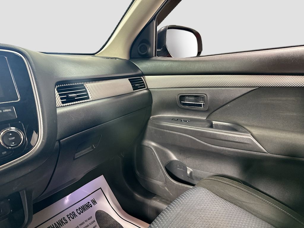 Used 2018 Mitsubishi Outlander SE image 23