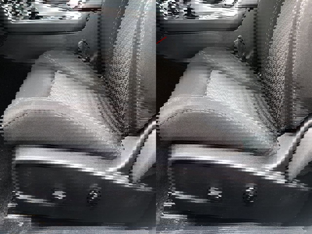 Used 2021 Dodge Challenger SXT w/ Blacktop Package image 22