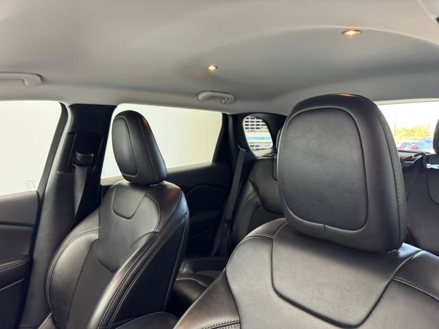Used 2019 Jeep Cherokee Latitude Plus image 5