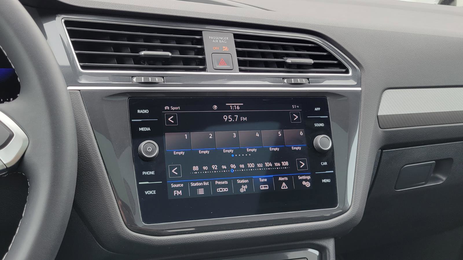 Certified 2023 Volkswagen Tiguan SE w/ Panoramic Sunroof Package image 27