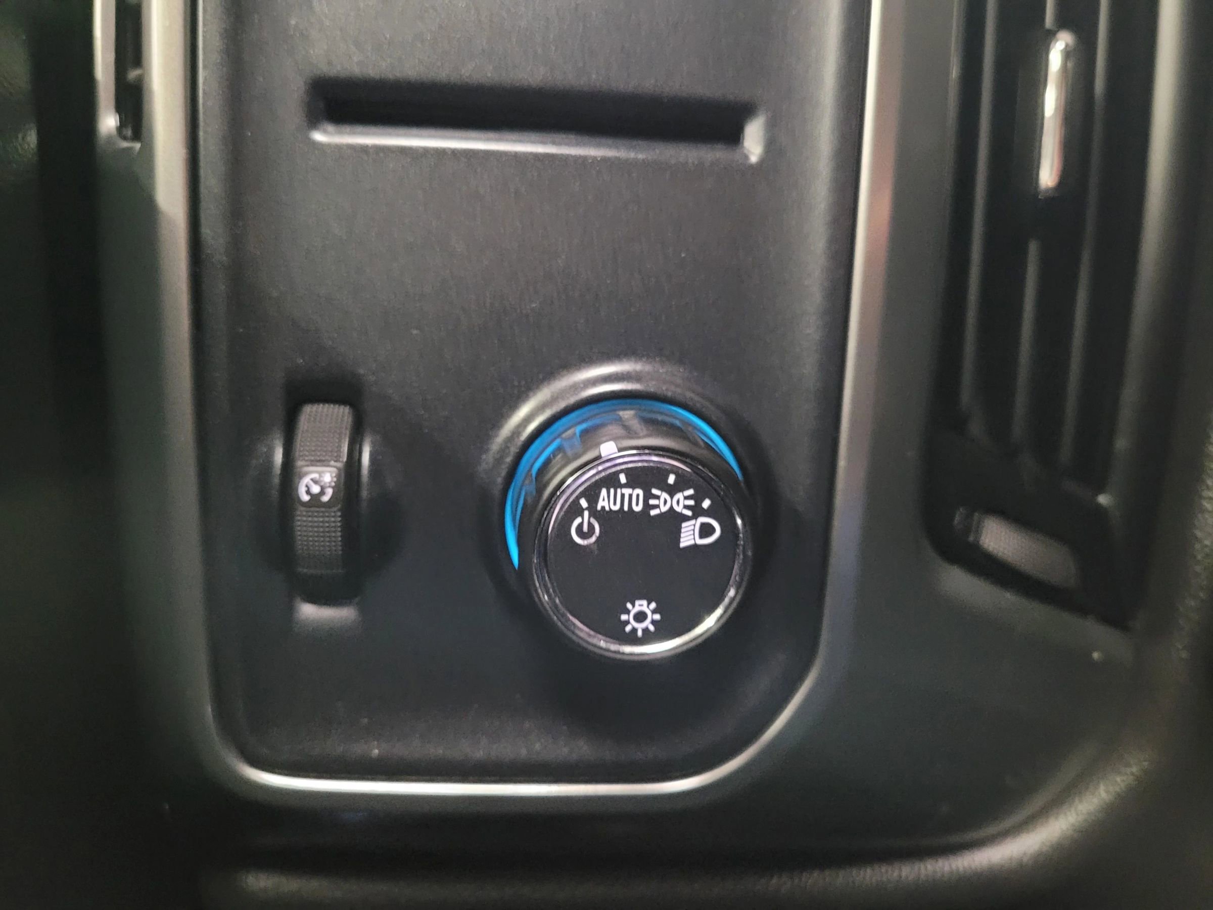 Used 2018 Chevrolet Silverado 1500 LT image 23