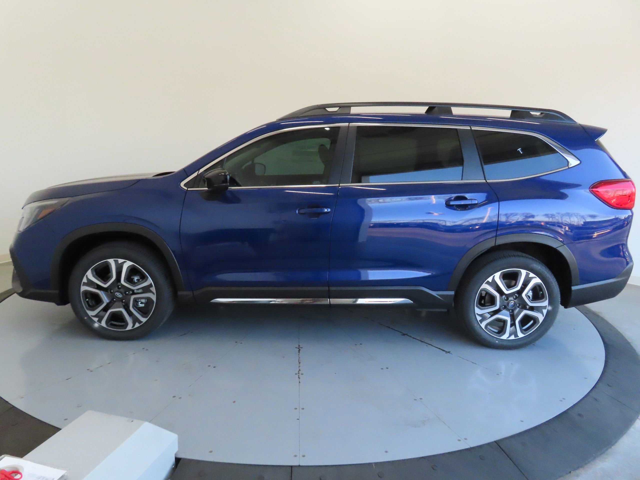 New 2026 Subaru Ascent Limited image 9