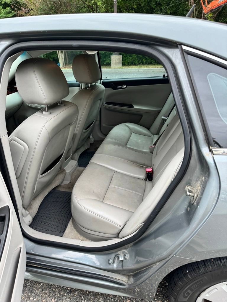 Used 2009 Chevrolet Impala LT w/ Luxury Edition Package FWD image 10