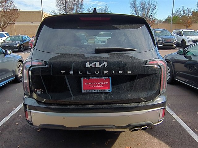 Used 2025 Kia Telluride EX w/ EX Captain's Chair Package image 3