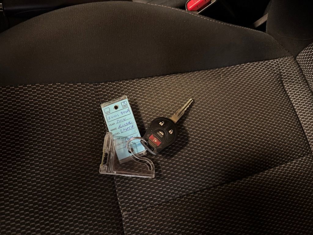 Used 2014 Nissan Versa SV image 32