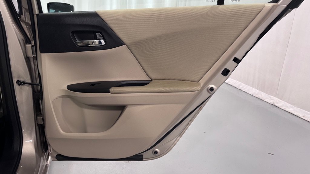 Used 2015 Honda Accord LX image 33