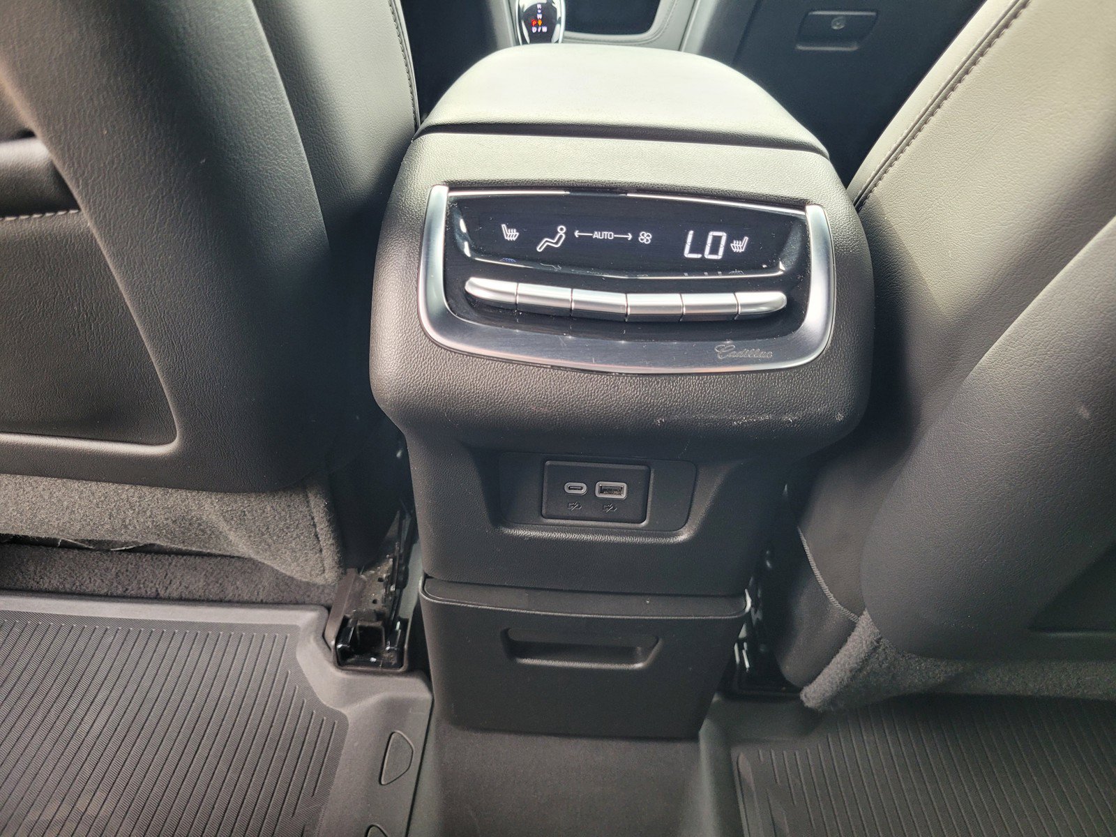 Certified 2025 Cadillac XT6 Premium Luxury FWD image 13