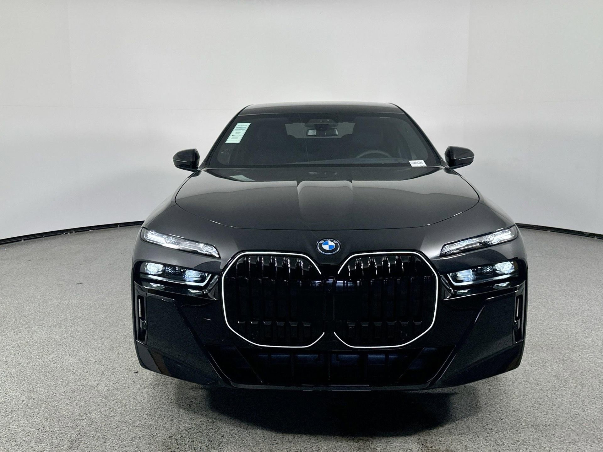 New 2026 BMW 750e xDrive w/ Executive Package image 2