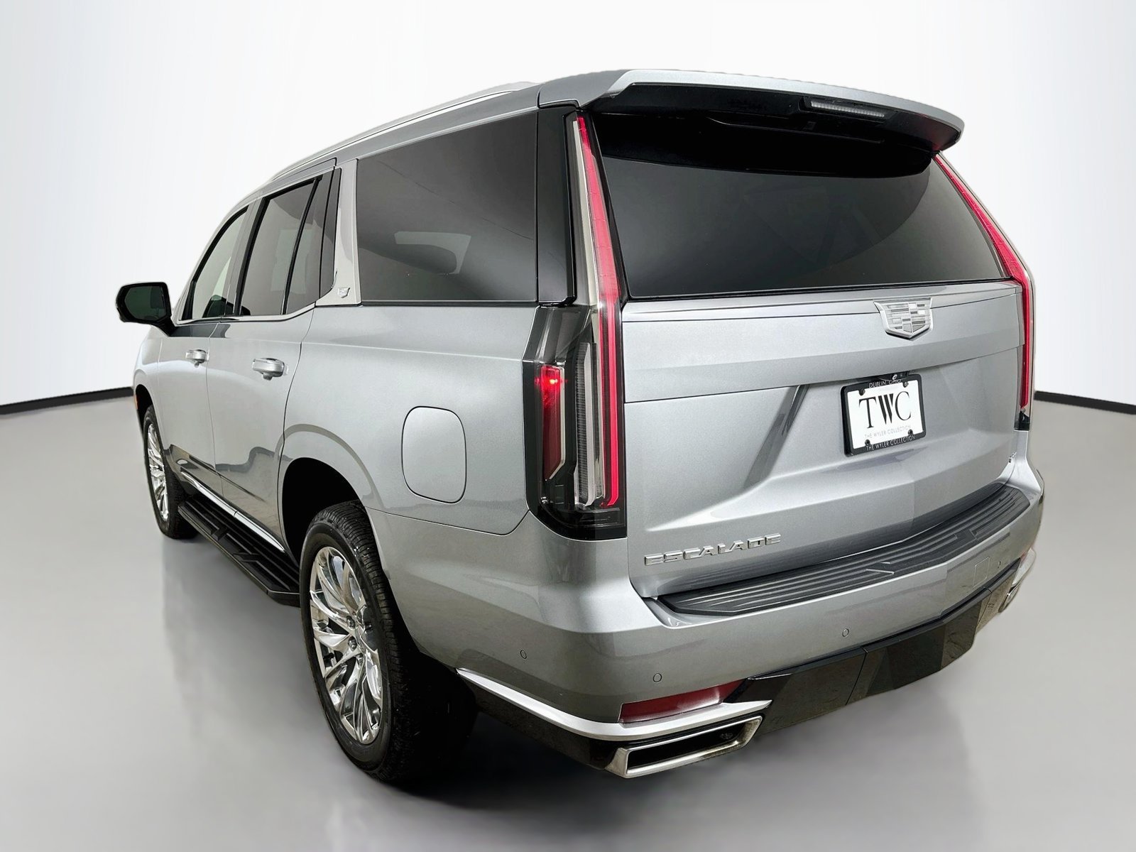 Used 2023 Cadillac Escalade Premium Luxury w/ LPO, Radiant Package AWD/4WD image 7