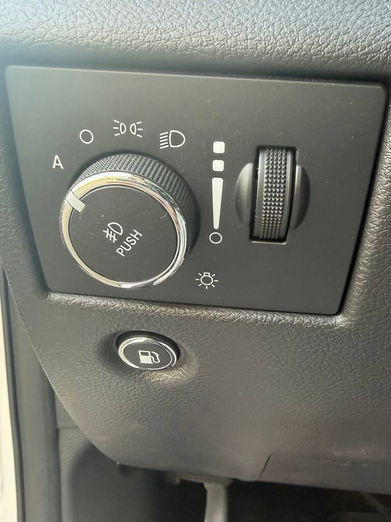 Used 2021 Jeep Grand Cherokee Laredo image 15