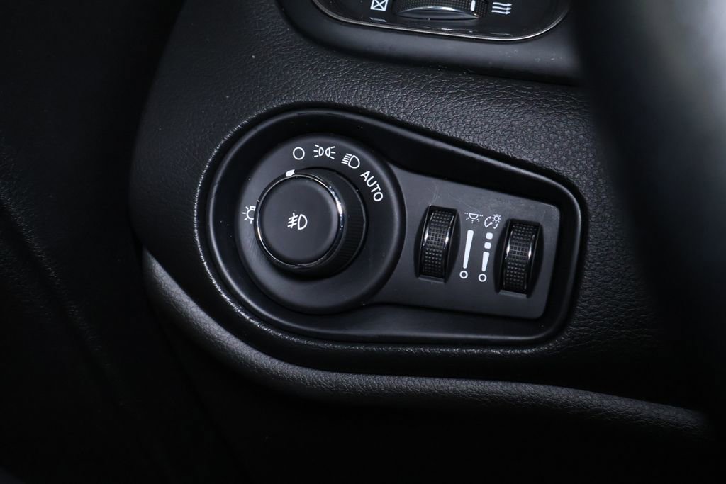 Used 2021 Jeep Renegade Limited w/ Sun & Sound Group image 24