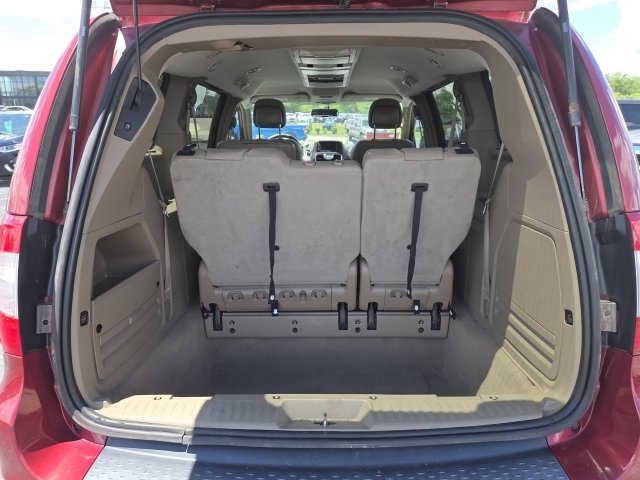Used 2015 Chrysler Town & Country Touring w/ Driver Convenience Group FWD image 11