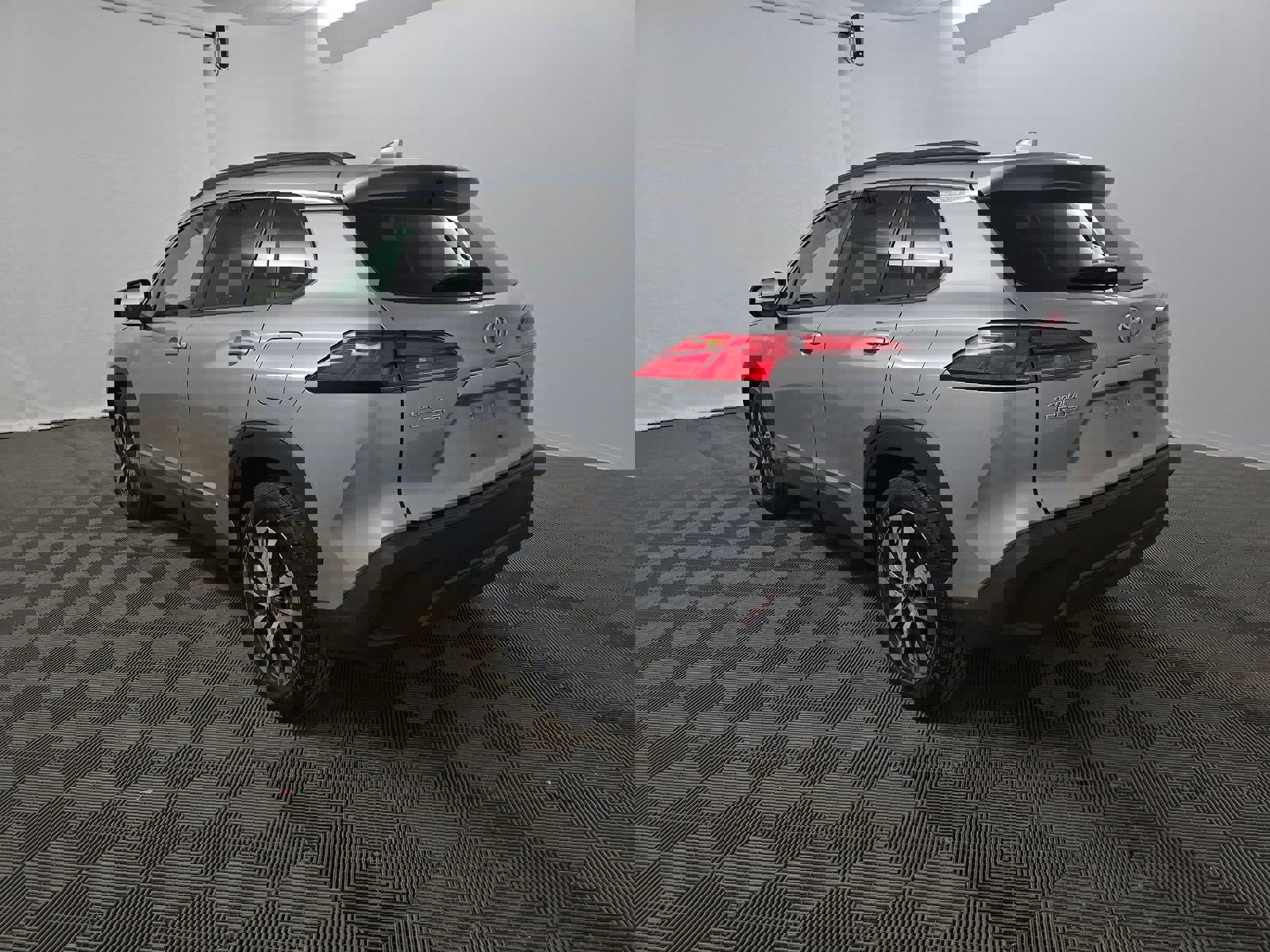 Used 2022 Toyota Corolla Cross XLE w/ Convenience Package image 7