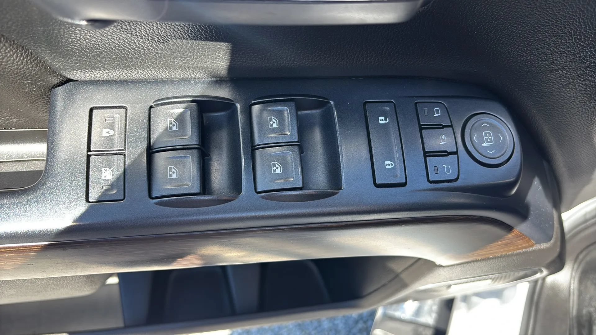 Used 2018 GMC Sierra 3500 Denali w/ Duramax Plus Package AWD/4WD image 21