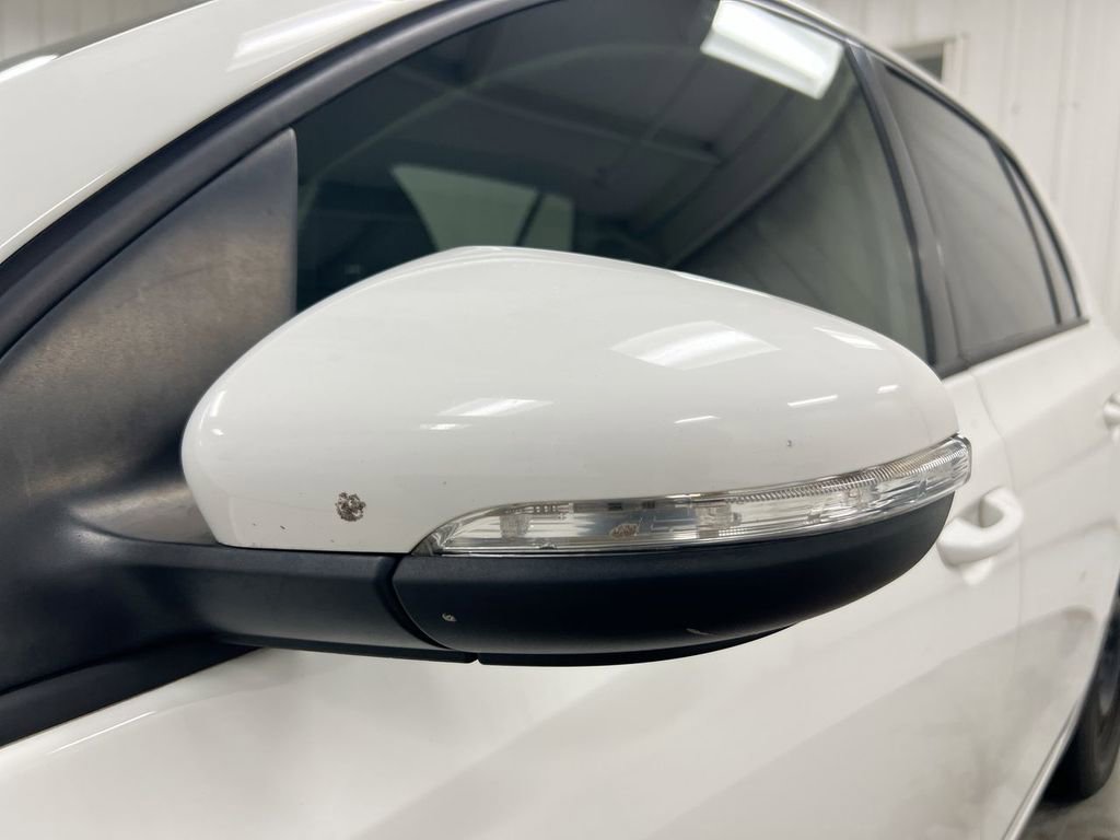 Used 2011 Volkswagen Golf 4-Door FWD image 28