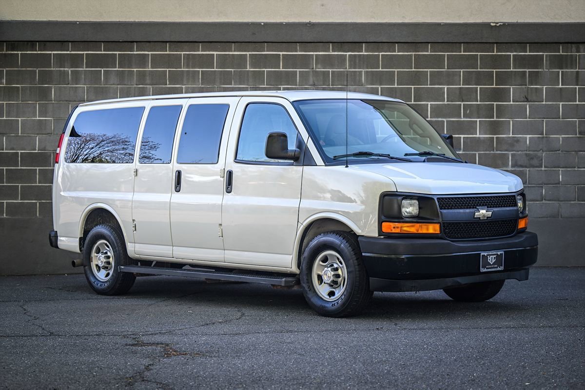 Used 2017 Chevrolet Express 2500 LS RWD image 2