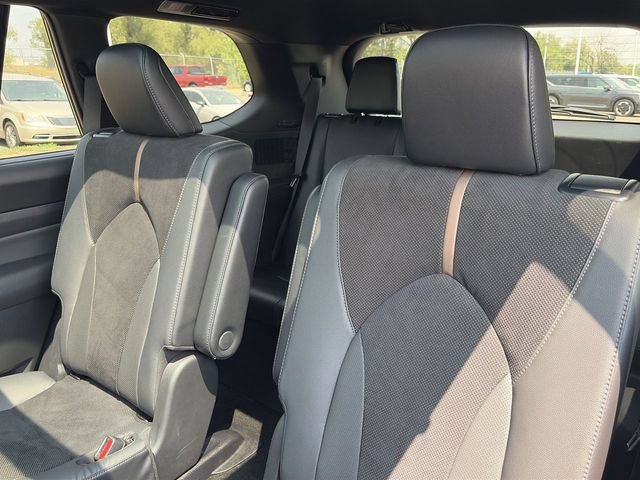 Used 2025 Toyota Grand Highlander AWD Hybrid image 32