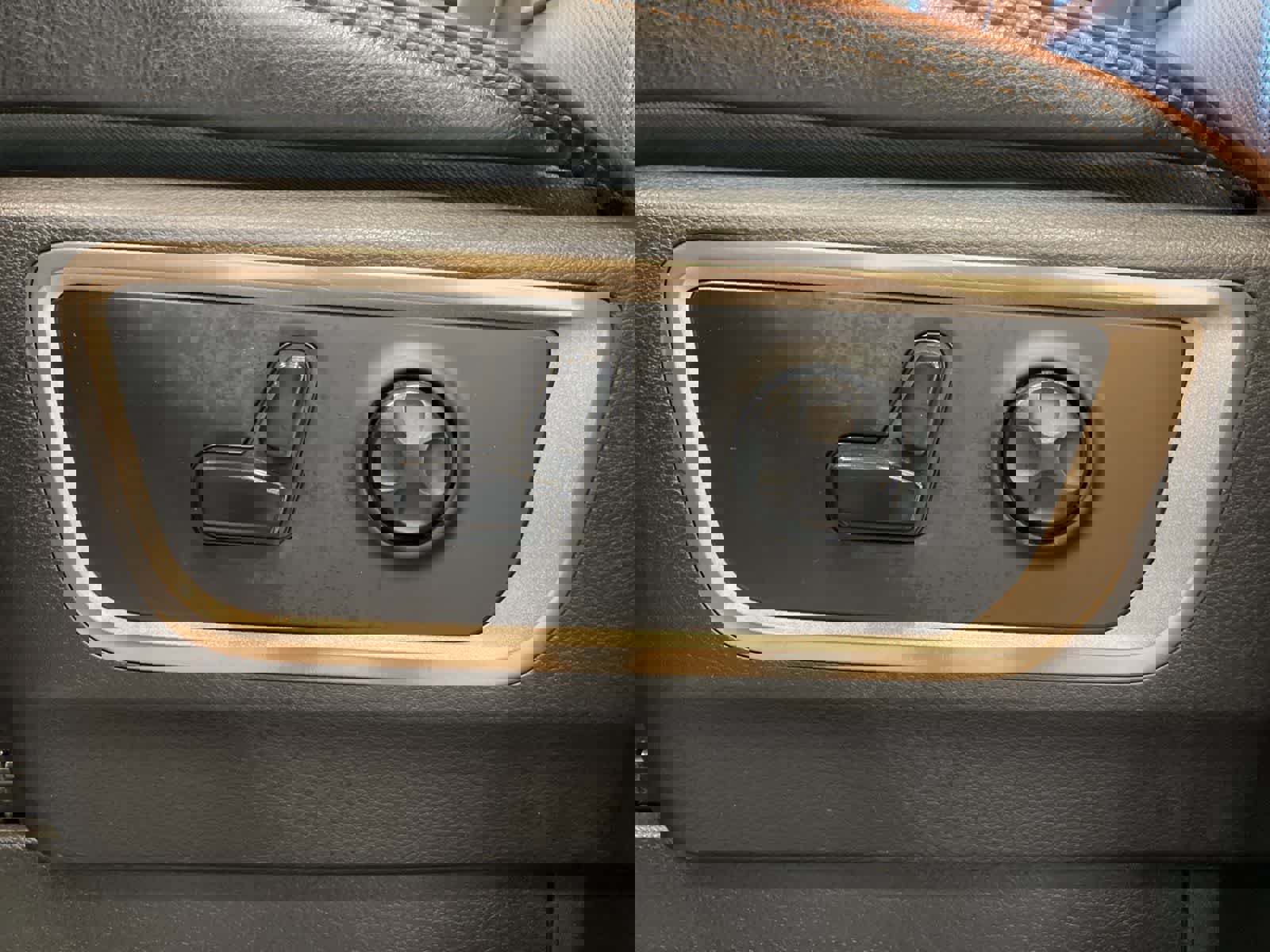 Used 2019 RAM 1500 Laramie Longhorn image 14