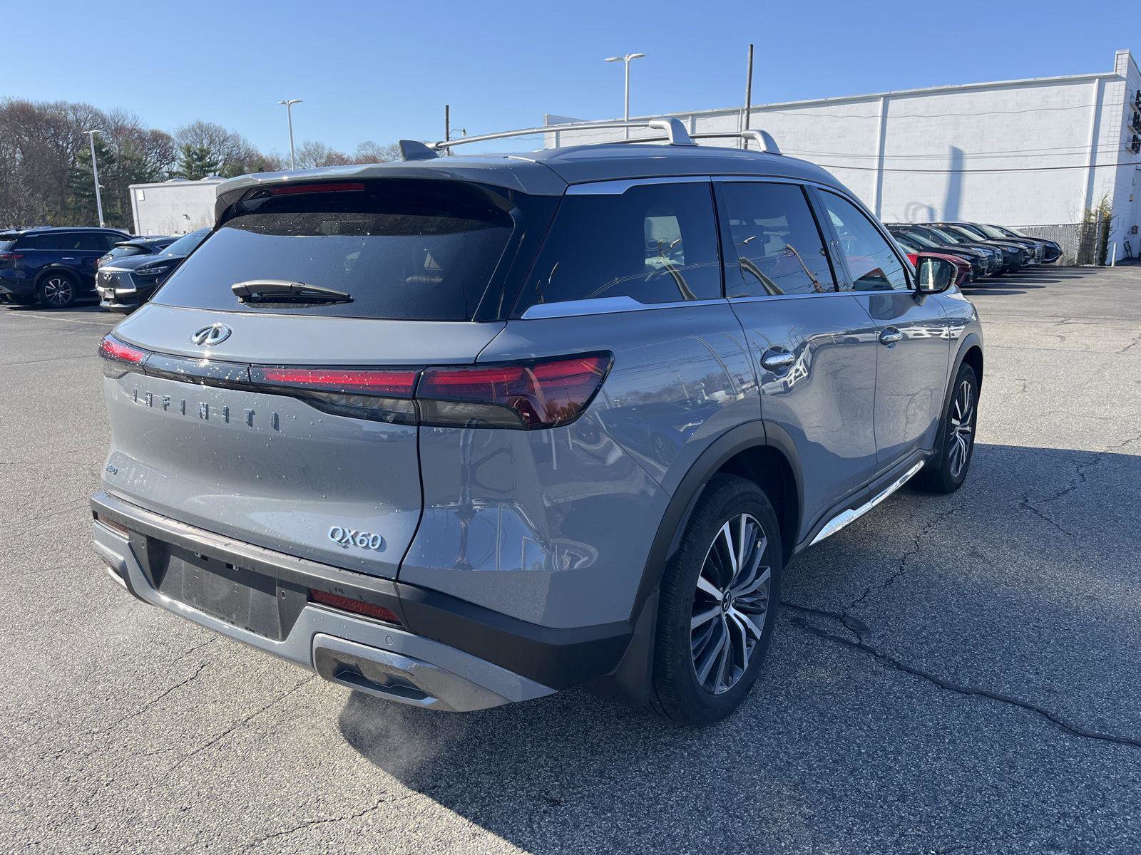 Used 2025 INFINITI QX60 Sensory image 3