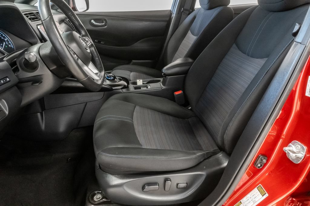 Used 2020 Nissan Leaf SV w/ SV Technology Package FWD image 10
