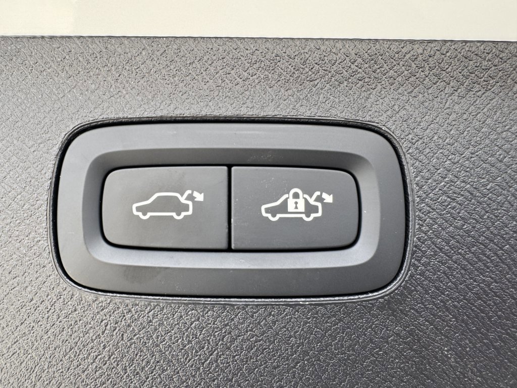 Used 2024 Volvo XC90 T8 Core w/ Protection Package Premier image 40