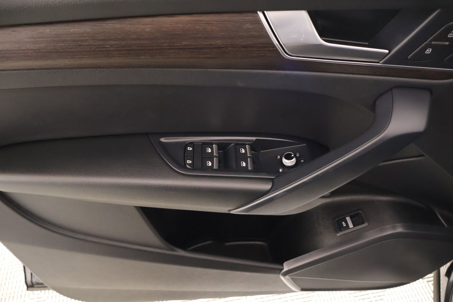 Used 2023 Audi Q5 2.0T Premium w/ Convenience Package image 16