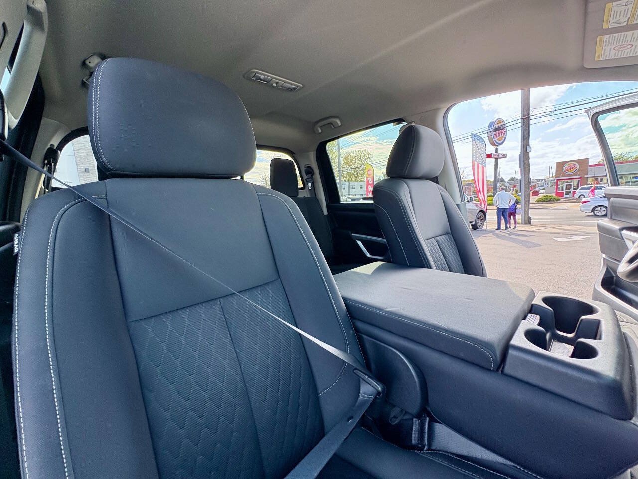 Used 2018 Nissan Titan SV AWD/4WD image 35