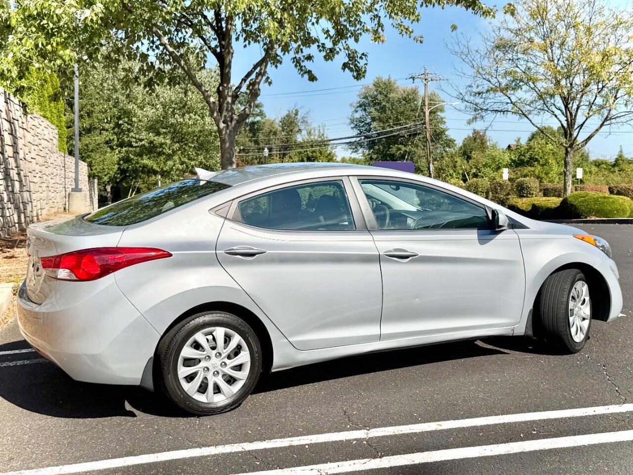 Used 2012 Hyundai Elantra GLS image 7