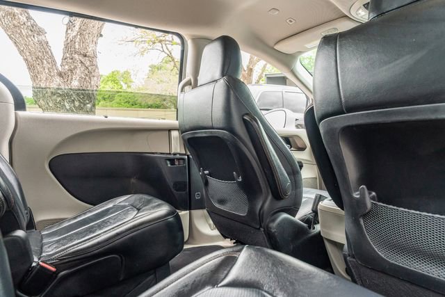 Used 2019 Chrysler Pacifica Touring-L FWD image 40