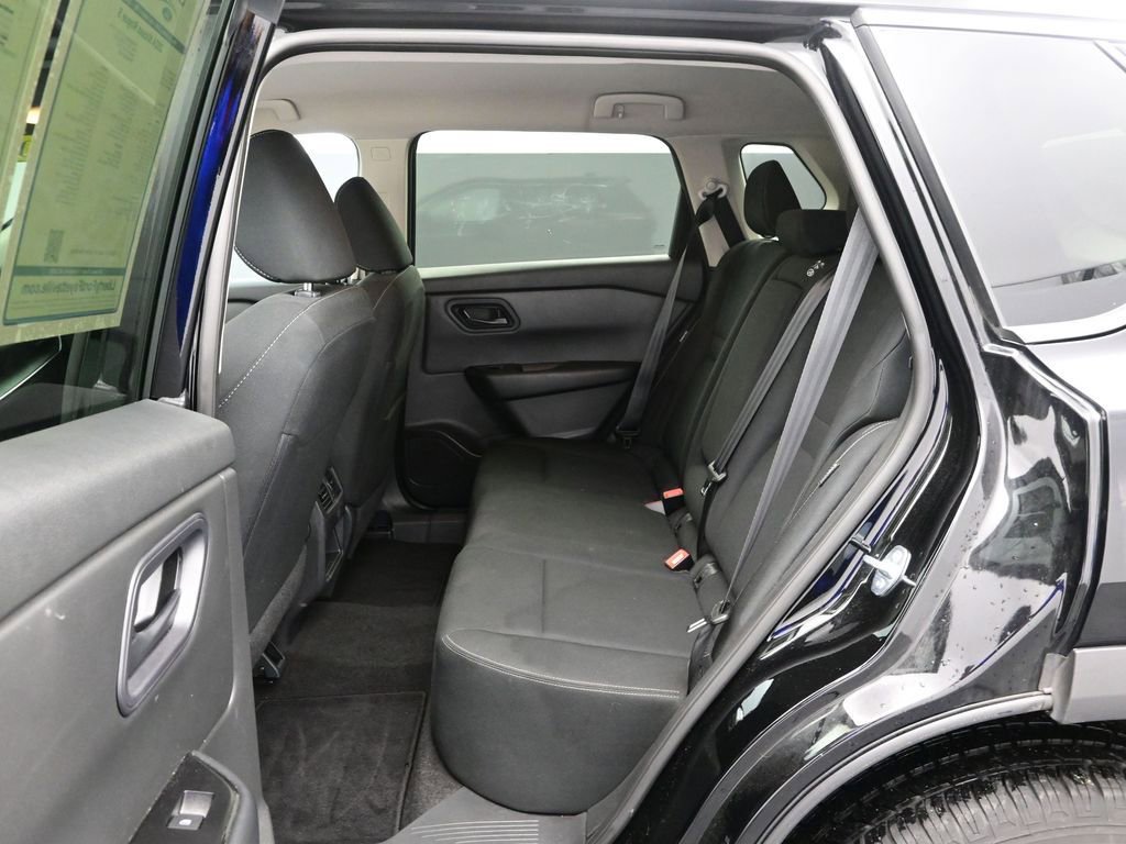 Used 2024 Nissan Rogue S image 15