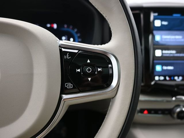 Used 2024 Volvo XC60 B5 Plus image 24