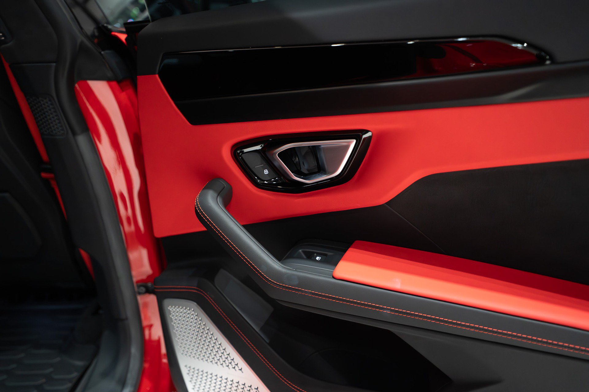 Used 2022 Lamborghini Urus AWD/4WD image 43