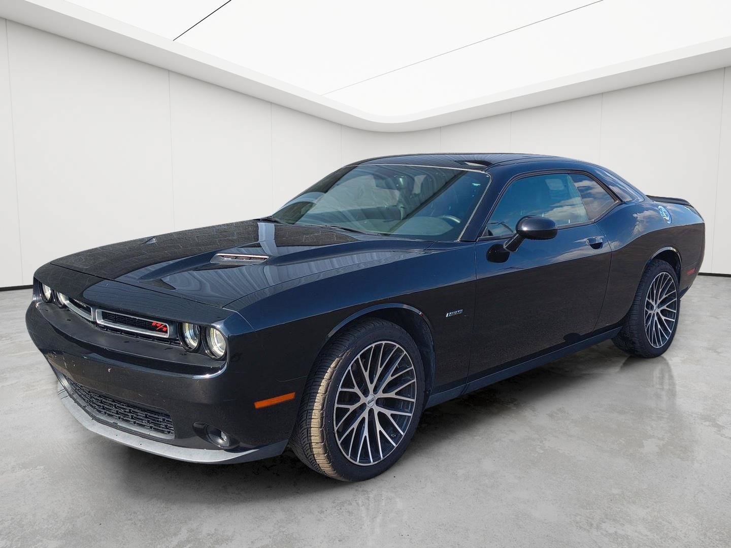 Used 2015 Dodge Challenger R/T Plus RWD image 27