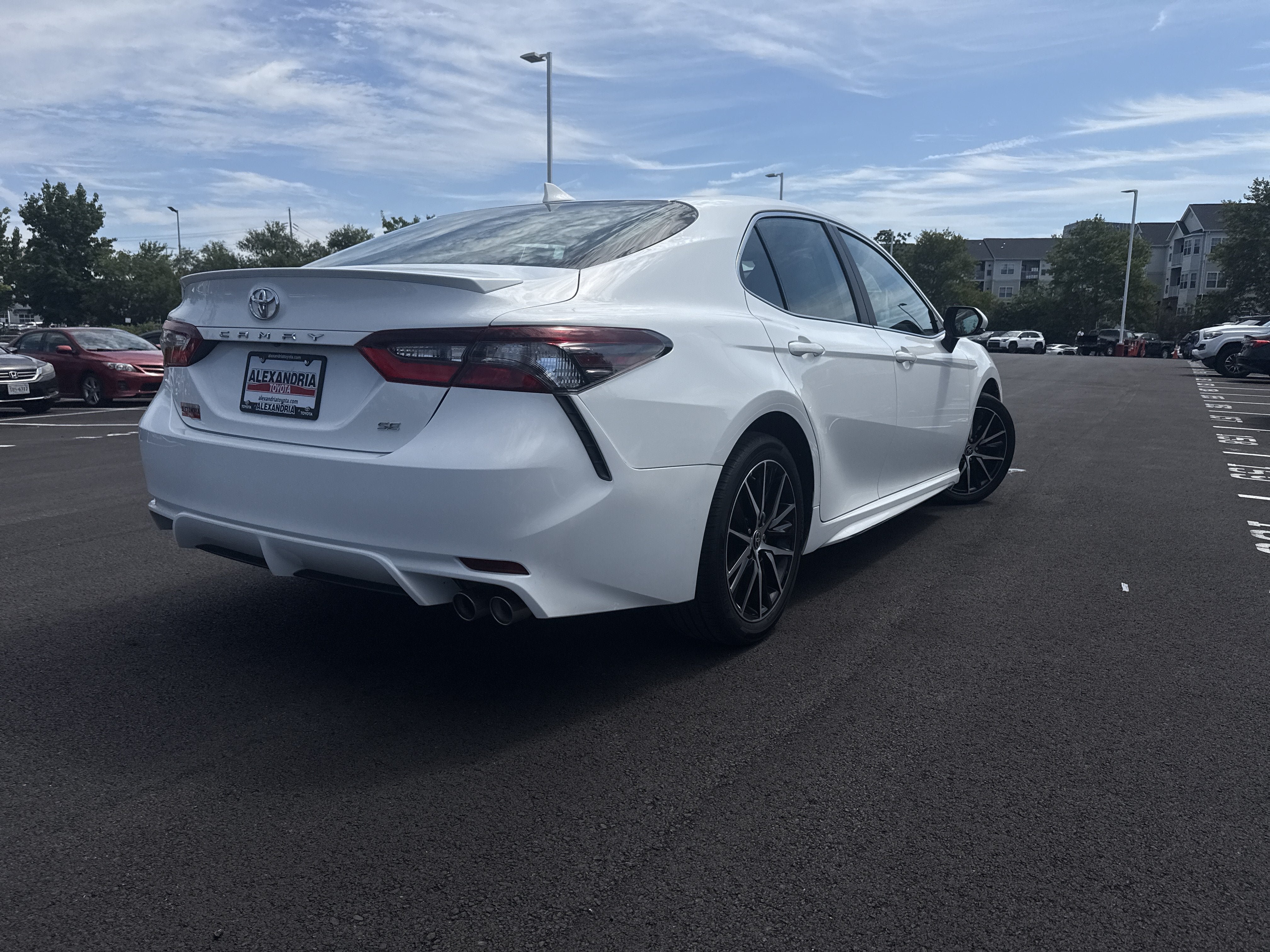 Used 2021 Toyota Camry SE FWD image 6