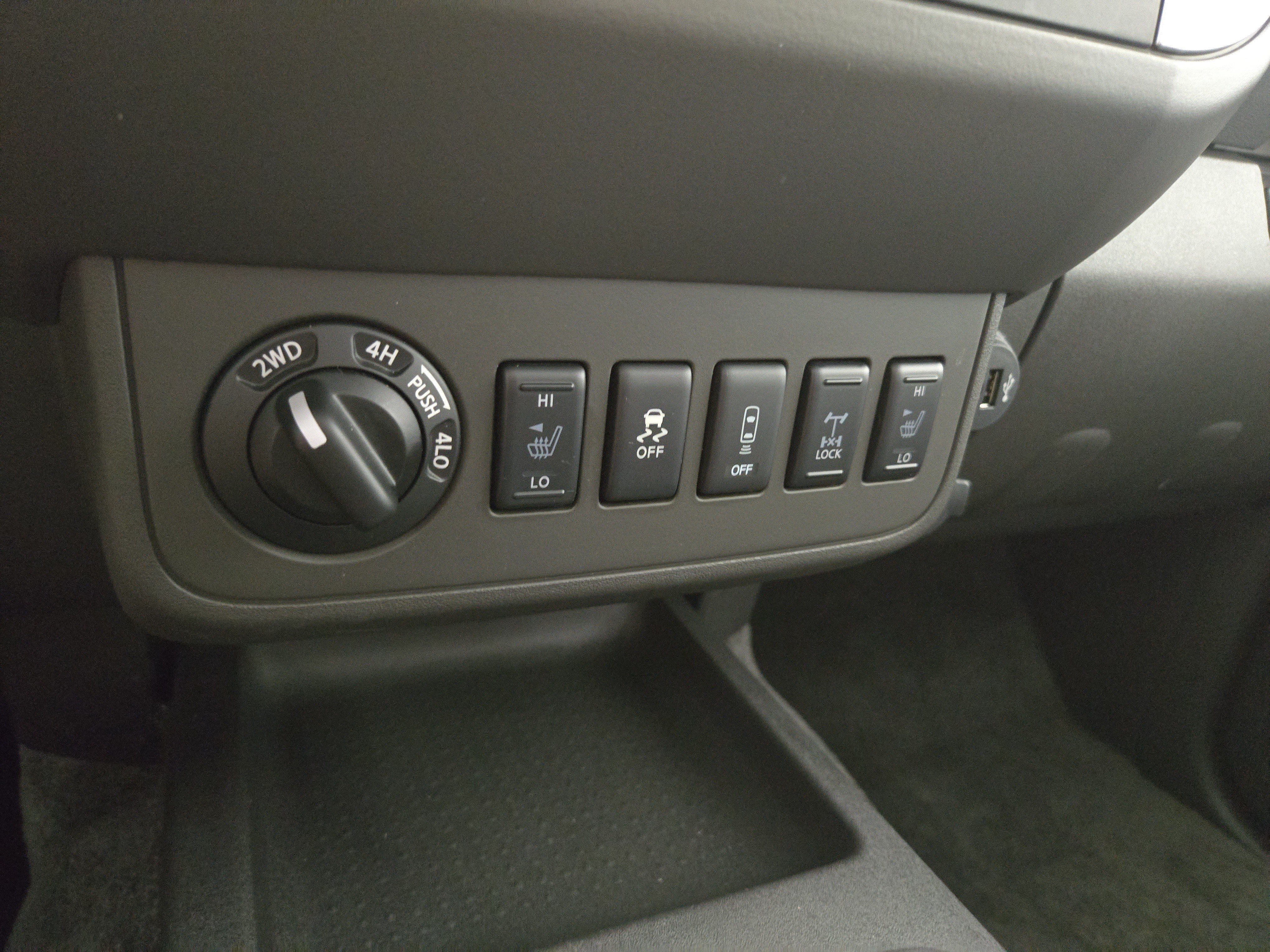 Used 2018 Nissan Frontier PRO-4X w/ Pro-4x Luxury Package AWD/4WD image 26