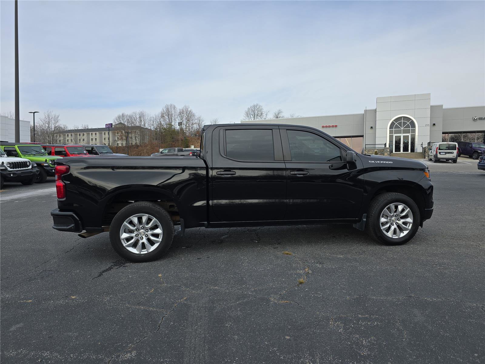 Used 2022 Chevrolet Silverado 1500 Custom image 2