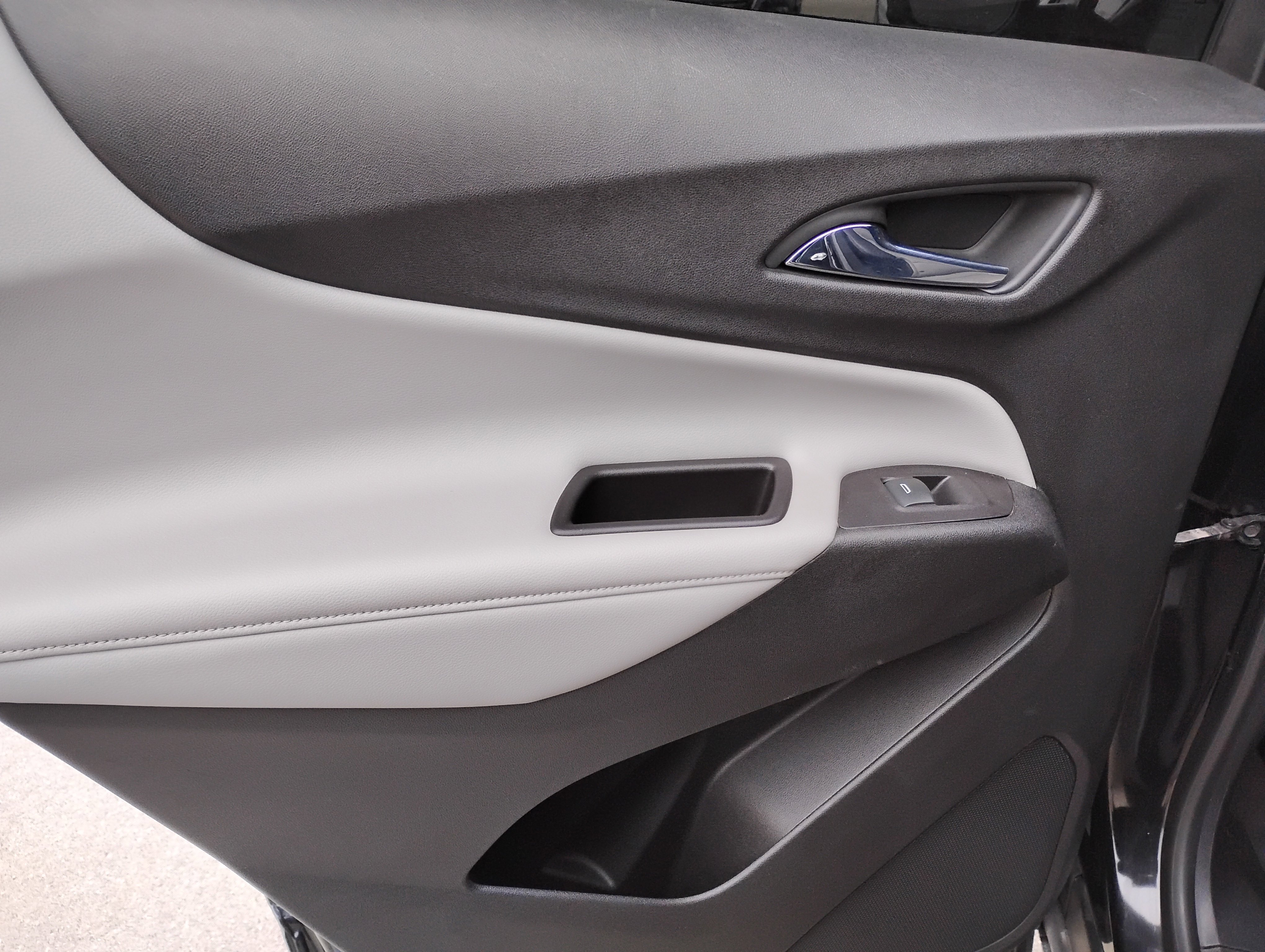 Used 2018 Chevrolet Equinox Premier image 15