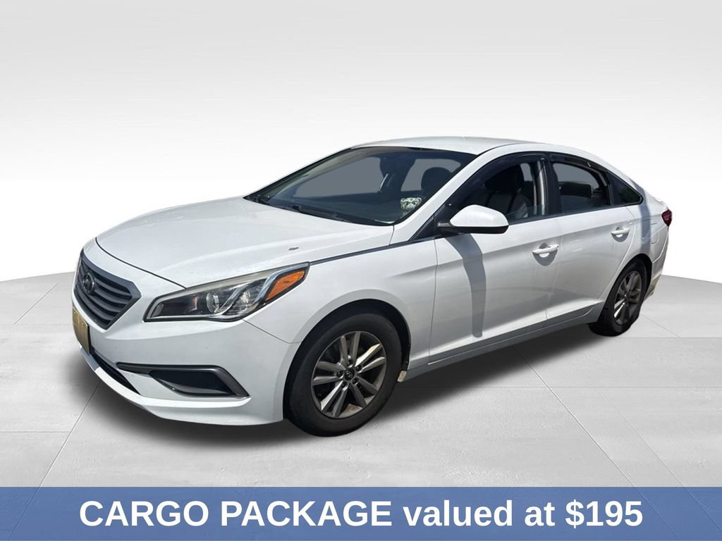 Used 2017 Hyundai Sonata SE w/ Cargo Package FWD image 3